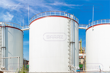 Vertical tanks for nitrogen solution storage