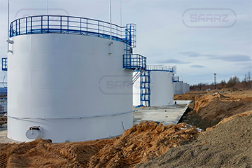 Erection of the vertical tanks for jet fuel storage in Magadan